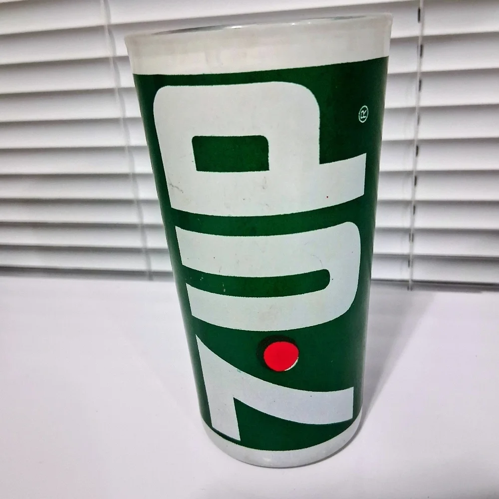 Vintage 7-Up Soda Glass Wet & Wild Red Dot 5